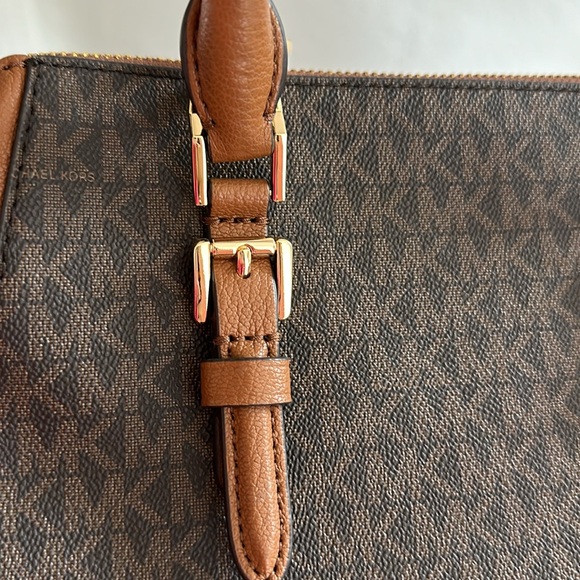 Michael Kors Handbag never used but no tags. - Picture 14 of 17